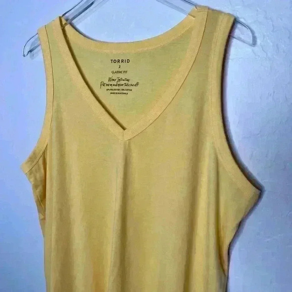 Torrid Solid Classic Fit Yellow V-Neck Tank 2 2X 18/20 - Picture 2 of 4